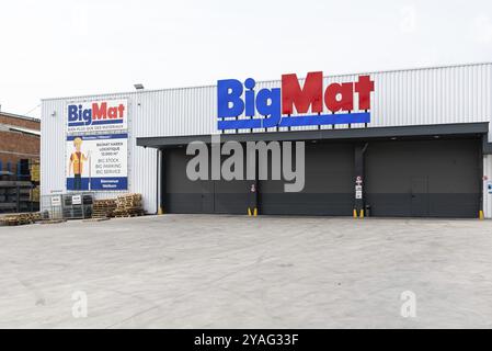 Evere, région de Bruxelles-capitale, Belgique, 20 09 2021 : hangar à usage grand public et industriel de la société BigMat, Europe Banque D'Images