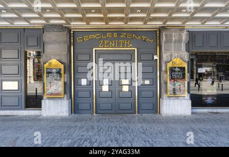 Vieille ville de Bruxelles, région de Bruxelles-capitale, Belgique, 04 09 2020 façade en entrée du cercle fermé Zénith Golden Palace Casino at de Brouckere, E Banque D'Images