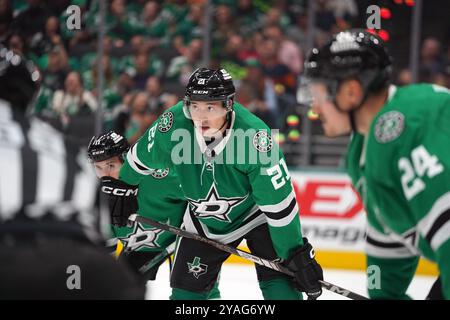 Dallas, États-Unis. 12 octobre 2024. Jason Robertson #21 est vu lors du match de la LNH entre les Stars de Dallas et les Islanders de New York au American Airlines Center. Dallas Stars bat Minnesota Wild 3-0. Le 12 octobre 2024 à Dallas, Texas, États-Unis. (Photo de Javier Vicencio/Eyepix Group) crédit : Eyepix Group/Alamy Live News Banque D'Images