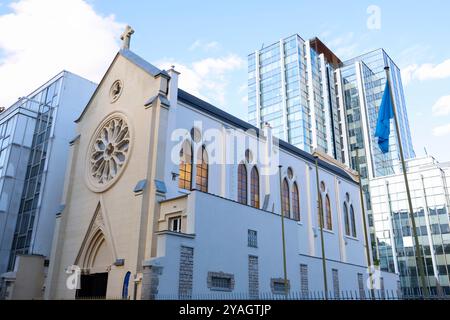 L'ÉGLISE DU XVE SIÈCLE EST TRANSFORMÉE EN SALLE D'ESCALADE Banque D'Images