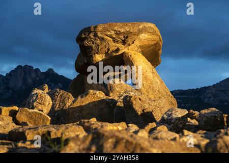 Sorginaren Txabola dolmen, monticule funéraire en pierre néolithique, Espagne Banque D'Images