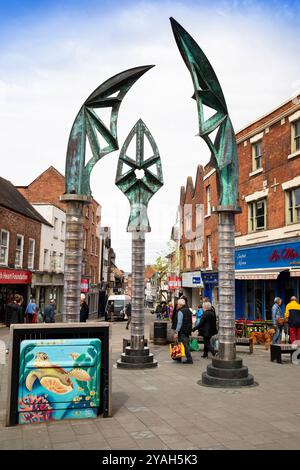 Royaume-Uni, Angleterre, Shropshire, Shrewsbury, Mardol, sculpture de Darwin’s Gate Banque D'Images