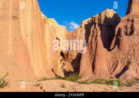 Formations géologiques érodées dans la Quebrada de Cafayate dans la vallée de Calchaqui en Argentine. Aussi appelé la Quebrada de las Conchas. Banque D'Images