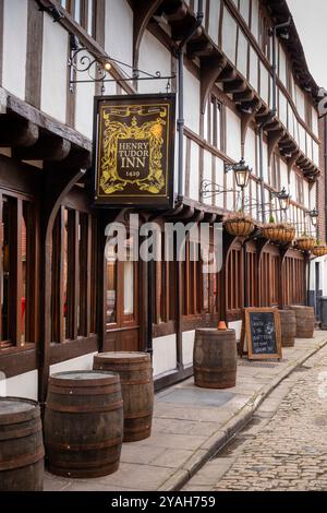 Royaume-Uni, Angleterre, Shropshire, Shrewsbury, Wyle COP, passage de la caserne, Henry Tudor Inn Banque D'Images