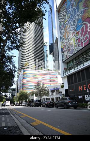 Miami Brickell dans une journée tranquille Banque D'Images