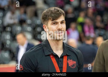 13.10.2024, Basketball : BBL Pokal, saison 2024/2025, Achtelfinale, Telekom Baskets Bonn - FC Bayern München Basketball im Telekom Dome in Bonn. Thomas Reier (Team Deutschland, Rollstuhlbasketball baller) ist fuer die Ziehung der Viertelfinalpaarungen verantwortlich. Foto : Kirchner-Media/TH Banque D'Images