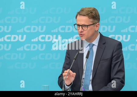 GER, Berlin, Pressekonferenz - déclarations nach Bundesvorstandssitzung, mit dem Generalsekretaer der CDU Deutschlands DocCarsten Linnemann MDB und dem Mitgliederbeauftragten der CDU Deutschlands Philipp Amthor MDB im Bild v.l.: Carsten Linnemann, CDU Deutschlands Klingelhoeferstraße 8 10785 Berlin, 14.10. 2024, *** GER, Berlin, Conférence de presse déclarations après la réunion du Comité exécutif fédéral, avec le Secrétaire général de la CDU Allemagne Dr Carsten Linnemann MDB et le Représentant des membres de la CDU Allemagne Philipp Amthor MDB dans la photo du Dr Carsten Linnemann, CDU Germ Banque D'Images