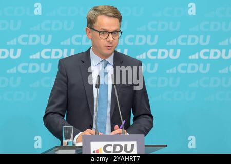 GER, Berlin, Pressekonferenz - déclarations nach Bundesvorstandssitzung, mit dem Generalsekretaer der CDU Deutschlands DocCarsten Linnemann MDB und dem Mitgliederbeauftragten der CDU Deutschlands Philipp Amthor MDB im Bild v.l.: Carsten Linnemann, CDU Deutschlands Klingelhoeferstraße 8 10785 Berlin, 14.10. 2024, *** GER, Berlin, Conférence de presse déclarations après la réunion du Comité exécutif fédéral, avec le Secrétaire général de la CDU Allemagne Dr Carsten Linnemann MDB et le Représentant des membres de la CDU Allemagne Philipp Amthor MDB dans la photo du Dr Carsten Linnemann, CDU Germ Banque D'Images