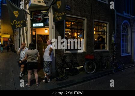 18.06.2023, pays-Bas, Hollande du Nord, Amsterdam - Pub dans la vieille ville (Centrum) (Centrum). 00A230618D551CAROEX.JPG [AUTORISATION DU MODÈLE : NON, PROPRIÉTÉ RELE Banque D'Images