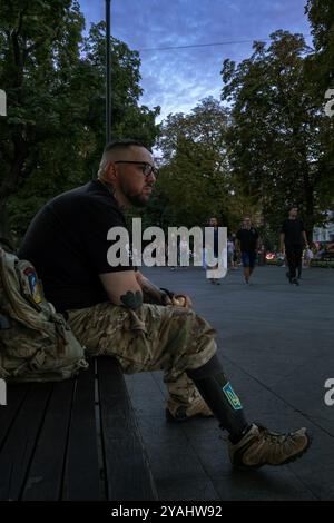 23.08.2024, Ukraine, Lviv, Lviv - vétéran américain handicapé qui a combattu aux côtés de l'Ukraine dans la Légion internationale, sur Prospekt Svobody, ci Banque D'Images