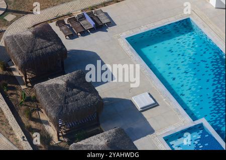 Complexe d'appartements avec piscine Banque D'Images