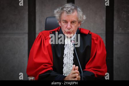 Nivelles, Belgique. 14 octobre 2024. Président du tribunal Michel de Greve photographié lors de la composition du jury pour le procès d’assises de François Lavency, à la cour d’assises de la province du Brabant Wallon à Nivelles, lundi 14 octobre 2024. Lavency est accusé du meurtre de Marie-Christine Francis. BELGA PHOTO VIRGINIE LEFOUR crédit : Belga News Agency/Alamy Live News Banque D'Images