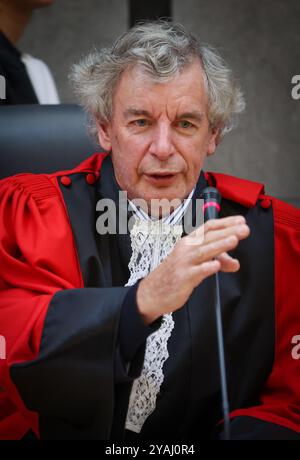 Nivelles, Belgique. 14 octobre 2024. Président du tribunal Michel de Greve photographié lors de la composition du jury pour le procès d’assises de François Lavency, à la cour d’assises de la province du Brabant Wallon à Nivelles, lundi 14 octobre 2024. Lavency est accusé du meurtre de Marie-Christine Francis. BELGA PHOTO VIRGINIE LEFOUR crédit : Belga News Agency/Alamy Live News Banque D'Images