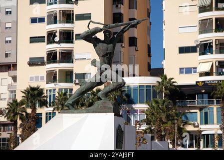 Statue représentant un soldat de la révolution, Durres, Albanie Banque D'Images