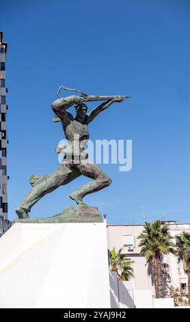 Statue représentant un soldat de la révolution, Durres, Albanie Banque D'Images