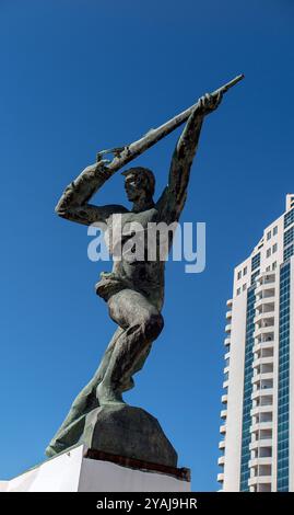 Statue représentant un soldat de la révolution, Durres, Albanie Banque D'Images