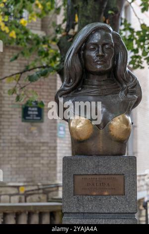 Le buste en bronze dédié à la chanteuse italo-française Dalida, Paris, France Banque D'Images