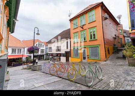 Stavanger, Norvège - 6 août, Norvège : une rue colorée appelée Fargegaten, également connue sous le nom de Øvre Holmegate, à Stavanger, Norvège. Il est célèbre pour son pi Banque D'Images