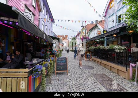 Stavanger, Norvège - 6 août, Norvège : les gens apprécient à Fargegaten, à Stavanger également connu sous le nom de Øvre Holmegate, une zone de loisirs de la ville de ​​the avec café Banque D'Images