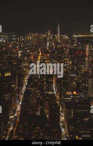 Vue nocturne du centre-ville de Manhattan depuis Summit One Vanderbilt Banque D'Images