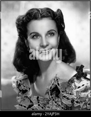 Vivien Leigh dans le rôle de Scarlet O'Hara Hollywood studio a mis encore le portrait B&W dans Gone with the Wind 1939 Hollywood USA Banque D'Images