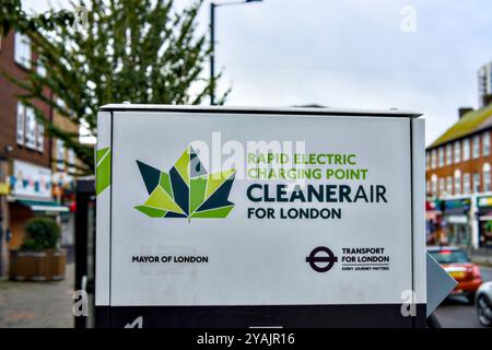 Rapid Electric Charging point, Ealing Road, Alperton, Borough of Brent, London, Angleterre, Royaume-Uni Banque D'Images