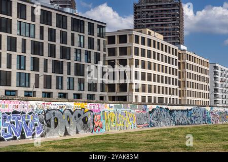Face arrière de la galerie East Side du mur de Berlin à Friedrichshain, Berlin, Allemagne Banque D'Images