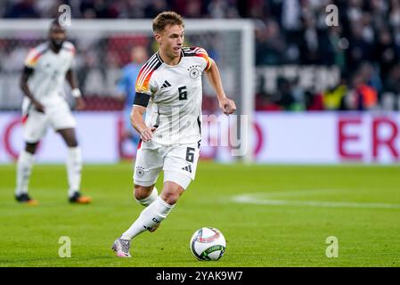 Munich, Allemagne. 14 octobre 2024. MUNICH, ALLEMAGNE - 14 OCTOBRE : Joshua Kimmich, Allemand, court avec le ballon lors du match du Groupe 3 de la Ligue des Nations 2024/2025 de l'UEFA Ligue A entre l'Allemagne et les pays-Bas à l'Allianz Arena le 14 octobre 2024 à Munich, Allemagne. (Photo de Pieter van der Woude/Orange Pictures) crédit : Orange pics BV/Alamy Live News Banque D'Images