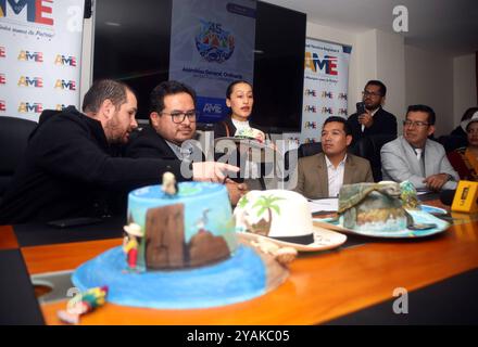 CUENCA PROMOCION SOMBRERO PAJA TOQUILLA GALAPAGOS Cuenca, Équateur 14 octobre 2024 à l'association des municipalités équatoriennes AME, le président Patricio Maldonado et le maire de Sigsig David Duchitanga dans une conférence de presse promu le chapeau de paille toquilla lors du 45ème ASMBEA à Santa Cruz sur l'île des GALAPAGOS du 18 au 20 octobre, où 221 maires de tout le pays seront présents photo Boris Romoleroux ROBUDIPR OBUD9043BROBUBROXAPOBUBROXAPOB704XAPOBATR Banque D'Images