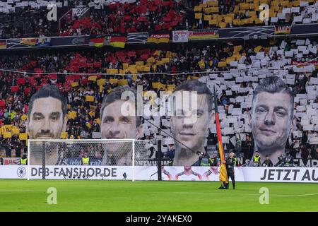 Allemagne. 14 octobre 2024. Fussball UEFA Nations League Deutschland - Niederlande AM 14.10.2024 in der Allianz Arena in Muenchen Choreographie der deutschen fans zu Ehren von Ilkay Guendogan, Thomas Mueller, Manuel Neuer und Toni Kroos la réglementation DFB interdit toute utilisation de photographies comme séquences d'images et/ou quasi-vidéo. Foto : Revierfoto crédit : ddp Media GmbH/Alamy Live News Banque D'Images