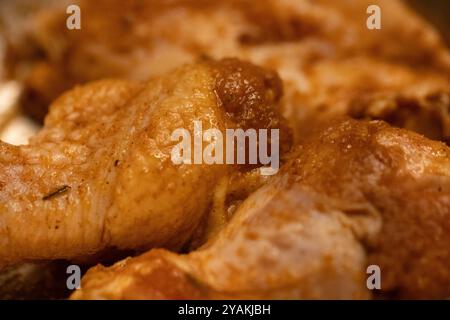 Ailes de poulet assaisonnées crues pour une friteuse Air Fryer Banque D'Images