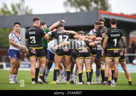 Wakefield, Angleterre - 13 novembre 2024 - Wakefield Trinity scrum. Rugby League, Betfred Championship semi final, Play Off., Wakefield Trinity vs York Knights au DIY Kitchens Stadium, Wakefield, Royaume-Uni Dean Williams Banque D'Images