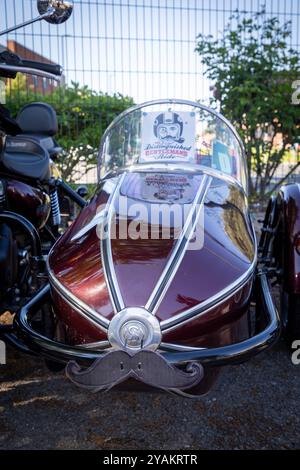 The Distinguished Gentleman's Ride (DGR) 2024. Combinaison moto prête pour la conduite Banque D'Images