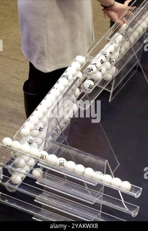 Mexico, Mexique. 12 octobre 2024. Sphères de loterie qui sont utilisées pour le tirage au sort pour les juges pour le pouvoir judiciaire pendant la session au Sénat mexicain. (Photo de Luis Barron/ crédit : Eyepix Group/Alamy Live News Banque D'Images