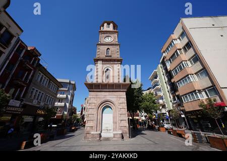 CANAKKALE, TURKIYE - 19 JUIN 2024 : Tour de l'horloge dans la ville de Canakkale Banque D'Images