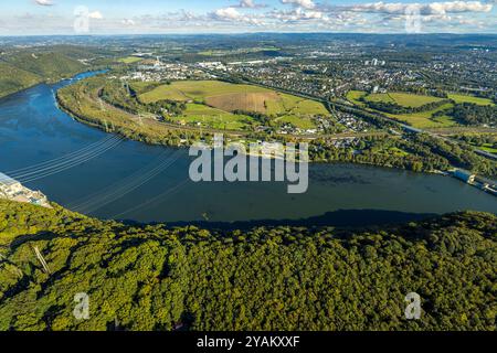 Luftbild, Hengsteysee und Hagen Boele, Bahngleise Hagen und Autobahn A1, Strandhaus Salitos Beach Hengsteysee mit Freibad Südufer, Fernsicht und blauer Himmel mit Wolken, Boele, Hagen, Ruhrgebiet, Nordrhein-Westfalen, Deutschland ACHTUNGxMINDESTHONORARx60xEURO *** vue aérienne, Hengsteysee et Hagen Boele, voies ferrées Hagen et autoroute A1, maison de plage Salitos Beach Hengsteysee avec piscine extérieure rive sud, vue lointaine et ciel bleu avec nuages, Boele, Hagen, région de la Ruhr, Rhénanie du Nord-Westphalie, Allemagne ATTENTIONxMINDESTHONORARx60xEURO Banque D'Images