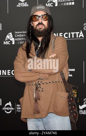 Rome, Italie. 14 octobre 2024. Créateur de mode italien et directeur créatif de Valentino, Alessandro Michele assiste au tapis rouge de pré-ouverture 'Megalopolis' du 19e Festival de Rome et de la 22e Alice Nella Cittˆ à Cinecittˆ le 14 octobre 2024 à Rome, Italie crédit : massimo insabato/Alamy Live News Banque D'Images