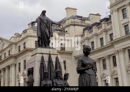 Les Gardes Et Les Statues Florence Nightingale, Mémorial De La Guerre De Crimée, Place Waterloo, St JameS', Cité De Westminster, Londres, Angleterre. Banque D'Images