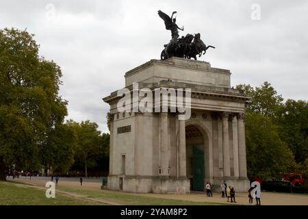 L'arche Wellington de Decimus Burton, également connue sous le nom de Constitution Arch ou à l'origine de Green Park Arch, Hyde Park Corner, Londres, Angleterre. Banque D'Images