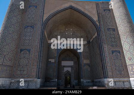 20 JUIN 2023, SAMARCANDE, OUZBÉKISTAN : mosaïque de la mosquée Bibi-Khanym, Samarcande, Ouzbékistan image rapprochée Banque D'Images