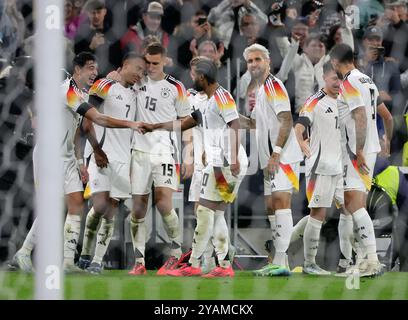 Munich, Allemagne. 14 octobre 2024. Jamie Leweling (2e l), de l'Allemagne, célèbre le but avec ses coéquipiers lors du match de l'UEFA Nations League A entre l'Allemagne et les pays-Bas à Munich, Allemagne, 14 octobre 2024. Crédit : Philippe Ruiz/Xinhua/Alamy Live News Banque D'Images