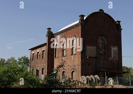 Anciens bâtiments industriels dans les locaux de la mine fermée Kleofas à Katowice, Pologne. Banque D'Images