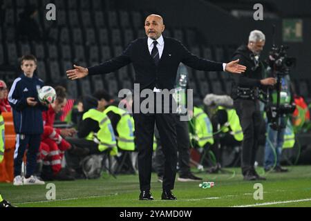 Udine, Italie. 14 octobre 2024. L'entraîneur-chef italien Luciano Spalletti fait des gestes lors du match de l'UEFA Nations League 2024/25 League A Group A2 entre l'Italie et Israël à Udine, Italie, 14 octobre 2024. Crédit : Diego Petrussi/Xinhua/Alamy Live News Banque D'Images