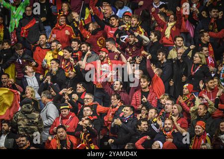 Bruxelles, Belgique. 14 octobre 2024. Les supporters de la Belgique encouragent l'équipe lors du match de football UEFA Nations League 2024/25 League A Group A2 entre la Belgique et la France à Bruxelles, Belgique, le 14 octobre 2024. Crédit : Peng Ziyang/Xinhua/Alamy Live News Banque D'Images