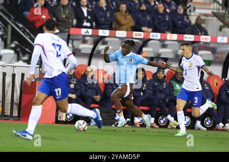 Bruxelles, Belgique. 14 octobre 2024. Jeremy Doku (C), belge, fait une percée lors du match de football du Groupe A2 de l'UEFA Nations League 2024/25 League A entre la Belgique et la France à Bruxelles, Belgique, 14 octobre 2024. Crédit : Zhao Dingzhe/Xinhua/Alamy Live News Banque D'Images