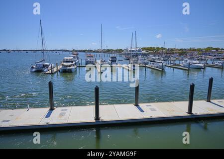 Un port avec de nombreux bateaux et yachts sous un ciel bleu clair, St Augustine, port, rivière Matanzas, Floride, États-Unis, Amérique du Nord Banque D'Images