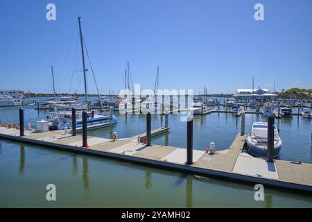 Un port avec de nombreux bateaux et yachts sous un ciel bleu clair, St Augustine, port, rivière Matanzas, Floride, États-Unis, Amérique du Nord Banque D'Images