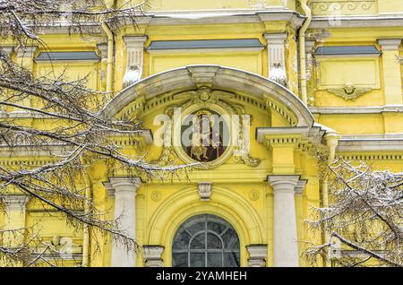 Vue sur la cathédrale Pierre et Paul dans la forteresse Pierre et Paul à Saint-Pétersbourg, Russie en hiver Banque D'Images