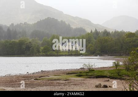 Loch Shiel est un lac d'eau douce dans les Highlands écossais. Il est situé dans la région du conseil Highland à environ 20 kilomètres à l'ouest de Fort William. Banque D'Images