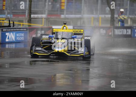 Le pilote de la série INDYCAR, COLTON HERTA (26 ans) de Valencia, en Californie, parcourt les virages lors d’une séance d’entraînement humide et dangereuse pour le Big Ma Banque D'Images